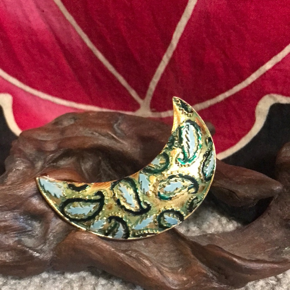 Karu brand gold tone half moon style brooch/pin